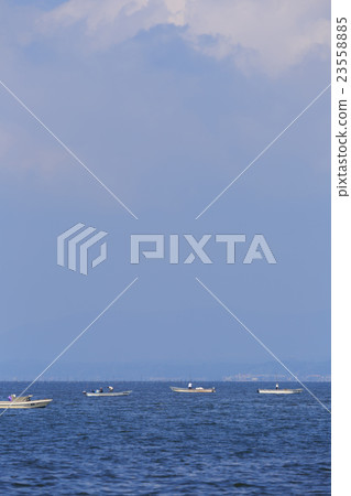 在真嗣湖的Shizimi船 23558885