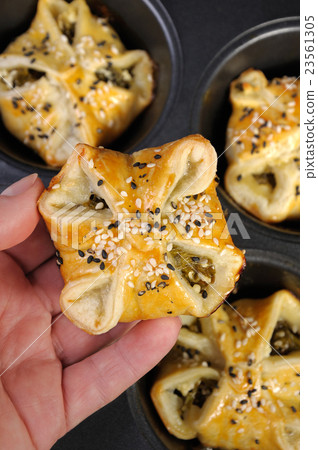 bun puff pastry 23561305