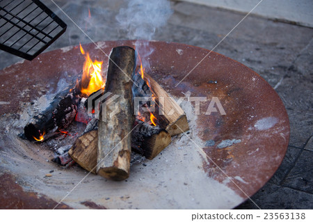 Couple outdoor image 23563138