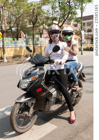 Measures against sunburn of Vietnamese women Measures against sunburn of Vietnamese women 23565165
