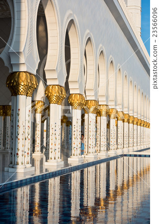 Sheikh Zayed White Mosque in Abu Dhabi Sheikh Zayed White Mosque in Abu Dhabi 23566096
