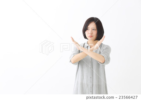 A woman who makes an NG 23566427