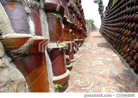 Tokoname-shi Yakimono walking path 23566886