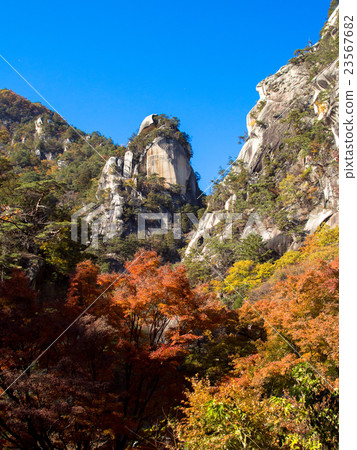 Symbol of Parson Gorge "Yen Yuen Peak" and Autumn Leaves 001 Symbol of Parson Gorge "Yen Yuen Peak" and Autumn Leaves 001 23567682