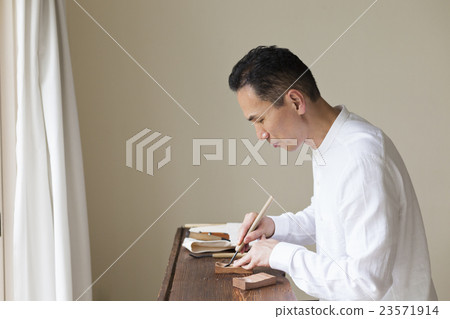 Middle Lifestyle 23571914