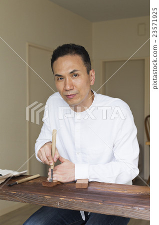 Middle Lifestyle 23571925