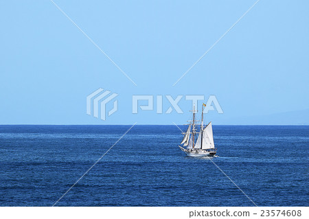 Sailing vessel Schooner sailing offshore of Redondo Beach Sailing vessel Schooner sailing offshore of Redondo Beach 23574608