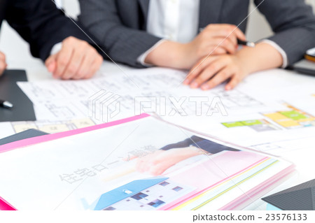 房地產經紀人男性員工女性員工住房諮詢消費稅增加止贖需求復制空間物業介紹 23576133