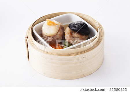 Mushroom and Scallop dumplings in a bamboo steamer 23580835