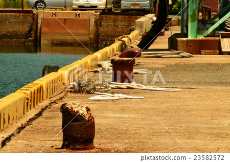 Fishing port 23582572