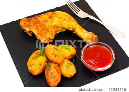 Potatoes Baked with Fennel and Grilled Chicken Leg Potatoes Baked with Fennel and Grilled Chicken Leg 23585536