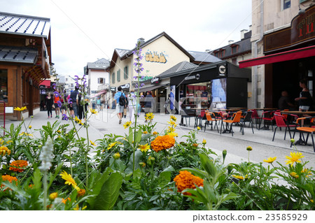 Chamonix · Mont-Blanc Streetscape Chamonix · Mont-Blanc Streetscape 23585929