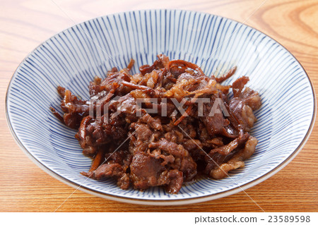 Boiled beef steak 23589598