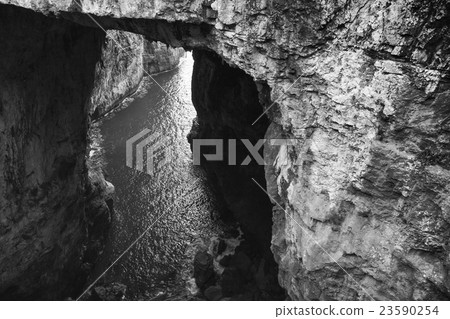 Black and white photo of Grotta del Turco 23590254