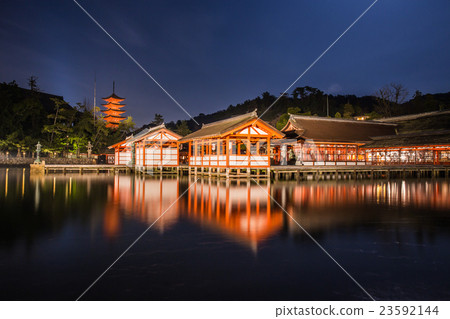 宮島嚴島神社的夜景 宮島嚴島神社的夜景 23592144