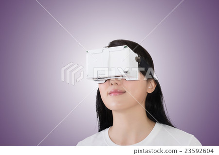 woman with vr headset 23592604