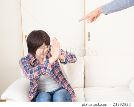 Wife who apologizes for being hated by her husband 23592823