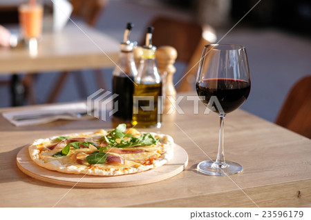 Pizza and red wine in restaurant 23596179