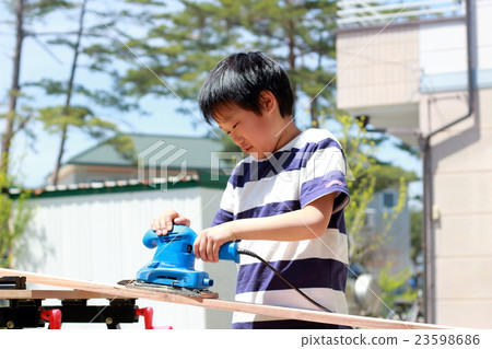 Elementary school student who puts Thunder on timber Elementary school student who puts Thunder on timber 23598686