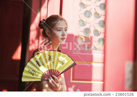 woman in chinese dress holding couplet  23601526