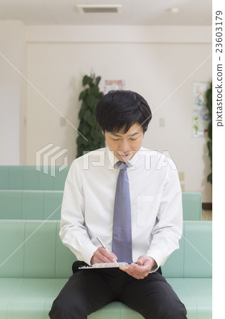 Businessman writing a questionnaire form 23603179