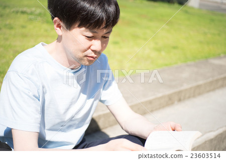 A man sitting at the step and reading A man sitting at the step and reading 23603514