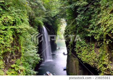 Takachiho Hoshi Ginkyo well waterfall 2 23605081