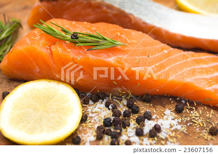 Fresh salmon with spices 23607156