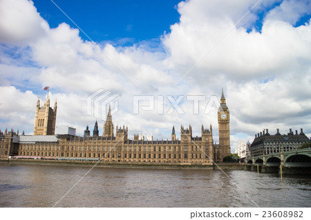 Big Ben and the Thames River Big Ben and the Thames River 23608982