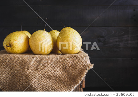 Pears 23609105