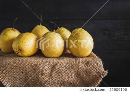 Pears 23609106
