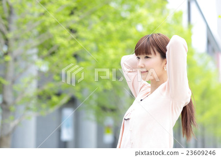 年輕的女士肖像 23609246