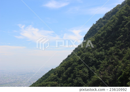Mountain and sky 23610992