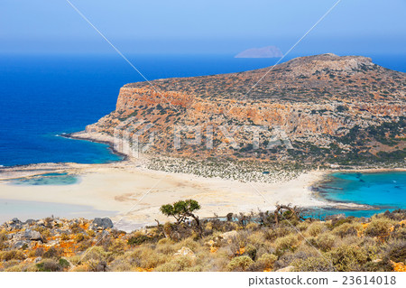 View of the beautiful beach in Balos Lagoon, Crete View of the beautiful beach in Balos Lagoon, Crete 23614018