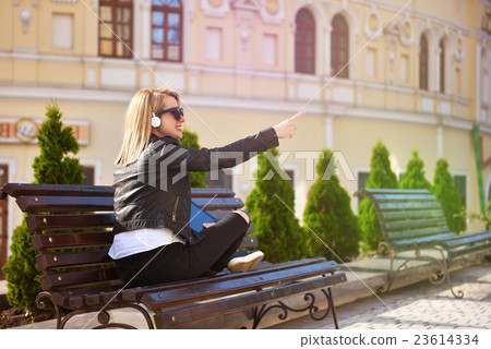 hipster listening music hipster listening music 23614334