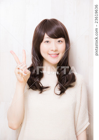 A semi-lung woman 23619636