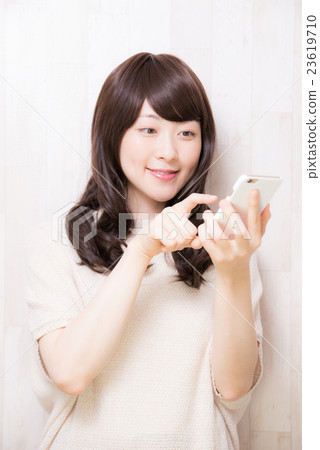 Smartphone female Smartphone female 23619710