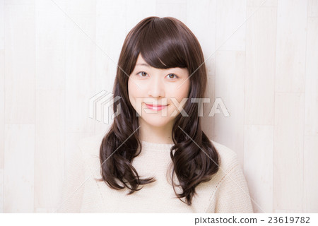 A semi-lung woman 23619782