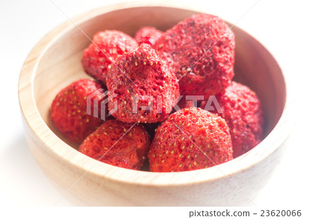 Healthy strawberry crispy isolated on white 23620066