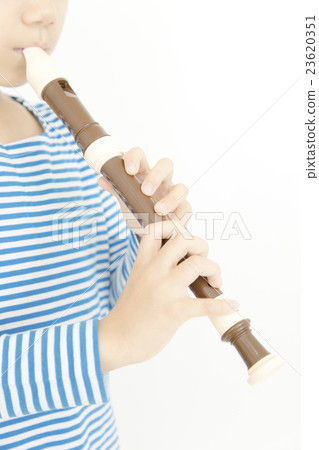 女孩吹口哨女孩吹記錄器零件切割身體部分身體部位 女孩吹口哨女孩吹記錄器零件切割身體部分身體部位 23620351