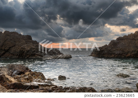 Storm is coming 23623665