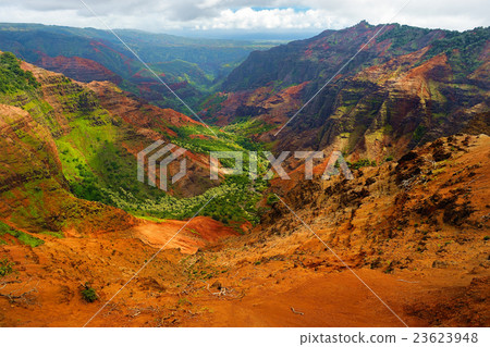 Stunning view into Waimea Canyon Stunning view into Waimea Canyon 23623948