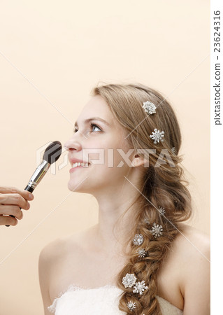 Bridal May Caps 23624316