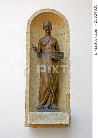 Statue of Dora Krupic Statue of Dora Krupic 23624920