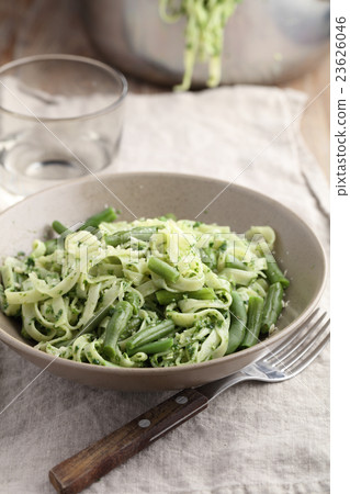 Pesto pasta with green beans Pesto pasta with green beans 23626046