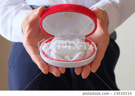 Youth who presents engagement ring Youth who presents engagement ring 23630314