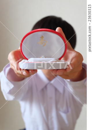 Youth who presents engagement ring Youth who presents engagement ring 23630315