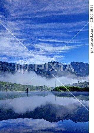 Taisho pond in the morning mist 23634952