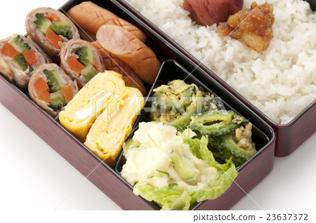 Meat wrapped box with goya and carrot 23637372