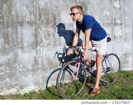 man carrying the bike 23637667